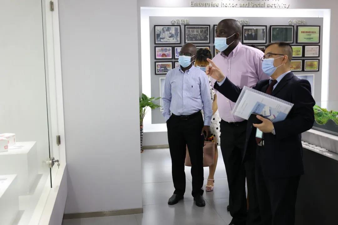 烏干達共和國駐廣州總領事館一行到桂林南藥調研考察 烏干達共和國駐廣州總領事館一行到桂林南藥調研考察